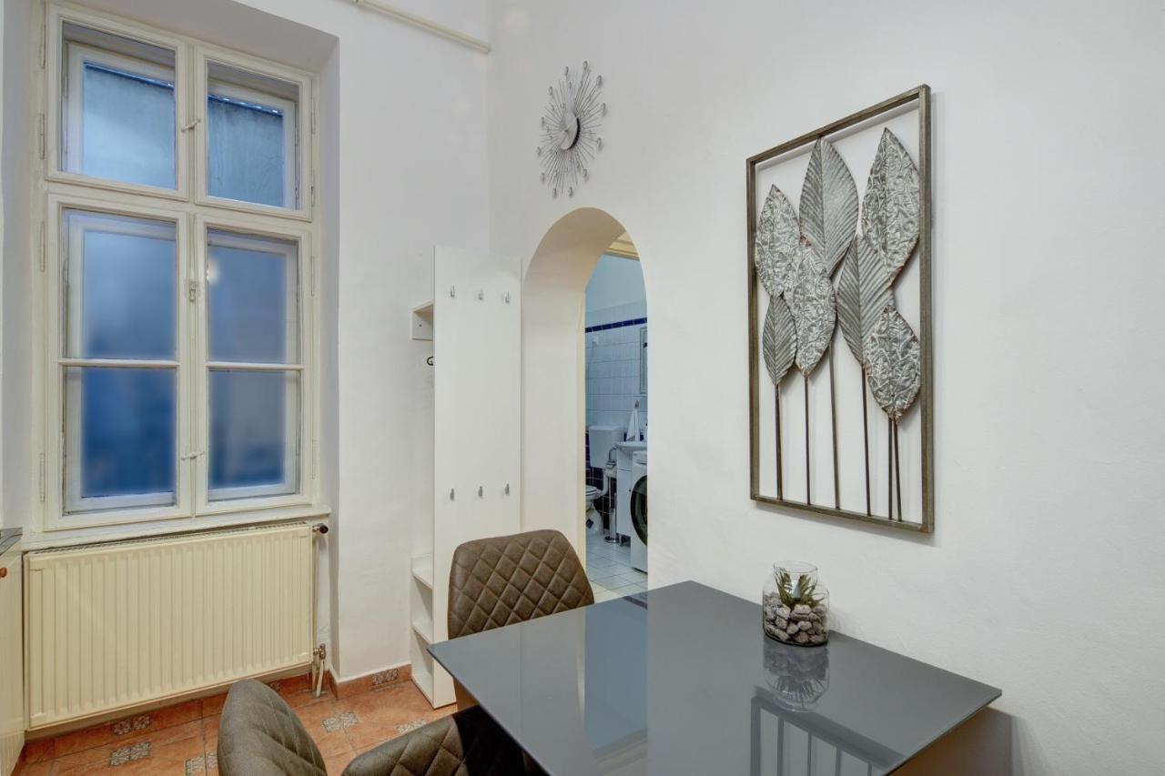 Ferienwohnung Free Garage Parking, Ac And Bikes In The Downtown Budapest Exterior foto